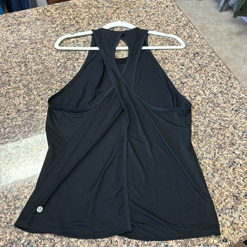 LULULEMON Ω tank